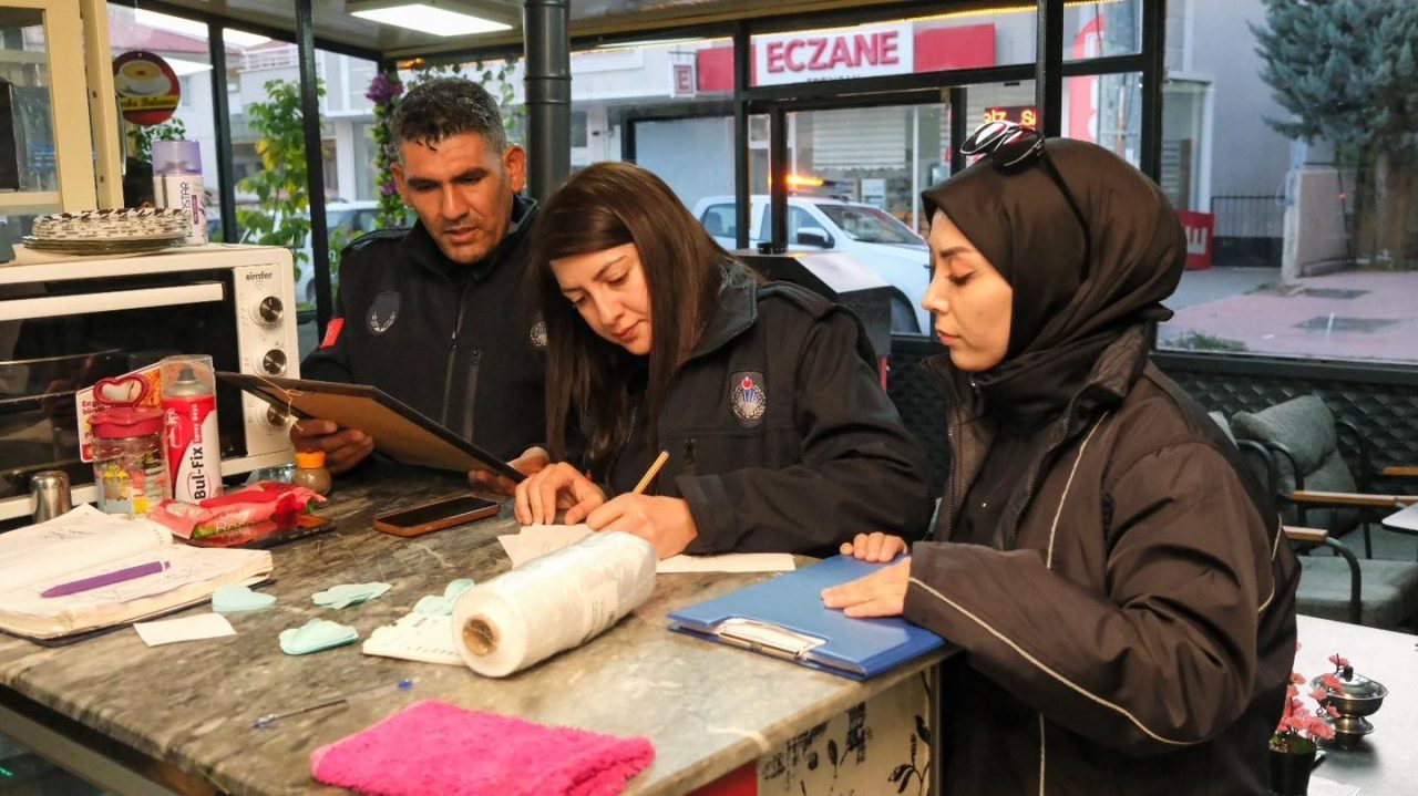 Erzincan Belediyesi Zabıta Müdürlüğü ekipleri, halk sağlığını korumak ve tüketici
