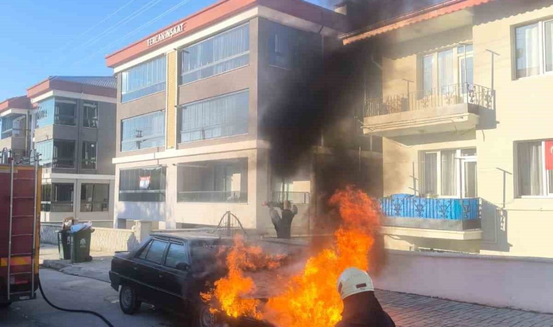Erzincan’da park halindeki otomobil yandı. Yangın itfaiyenin müdahalesiyle söndürüldü. Erzincan