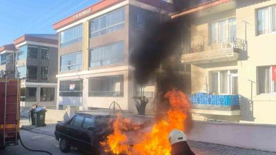 Erzincan’da park halindeki otomobil yandı. Yangın itfaiyenin müdahalesiyle söndürüldü. Erzincan
