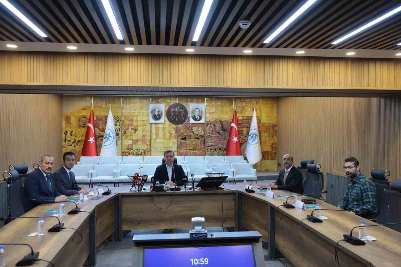 Erzincan Valisi Hamza Aydoğdu başkanlığında, Vali Yardımcısı Hüseyin Aydın, İl