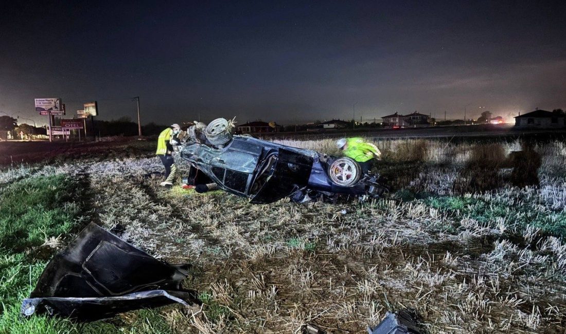 Erzincan’ın Yoğurtlu Mahallesi Ehlibeyt Caddesi’nde meydana gelen trafik kazasında takla