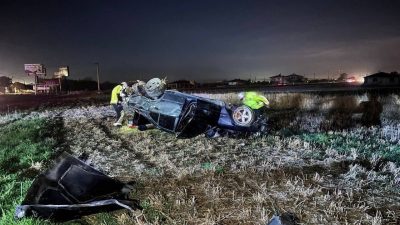 Erzincan’ın Yoğurtlu Mahallesi Ehlibeyt Caddesi’nde meydana gelen trafik kazasında takla