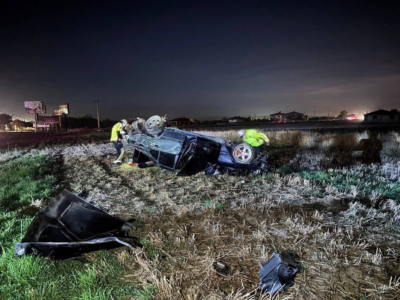 Erzincan’ın Yoğurtlu Mahallesi Ehlibeyt Caddesi’nde meydana gelen trafik kazasında takla