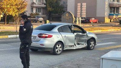 Erzincan’ın Ergenekon Mahallesi’nde iki aracın çarpışması sonucu meydana gelen trafik