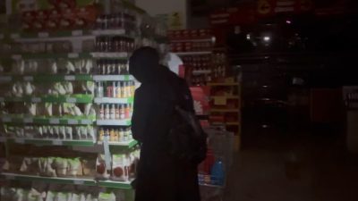 Erzincan’da meydana gelen uzun süreli elektrik kesintisi, şehirde ilginç görüntülere