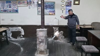 Erzincan İnönü Mahallesi’nde çay ocağında yıkım paniği yaşandı. İş makinesi