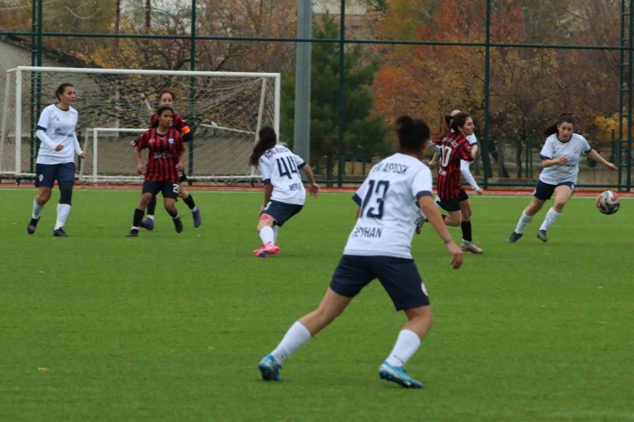 Türkiye Futbol Federasyonu (TFF) Kadınlar 2. Ligi’nde mücadele eden Erzincan