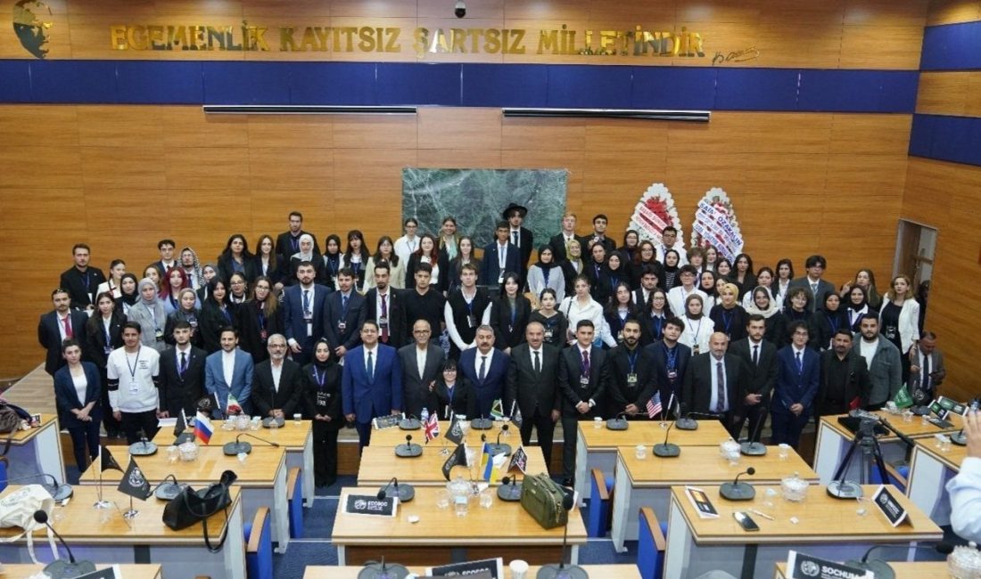 Üniversite öğrencilerinin dünyaya karşı bakış açılarını geliştirmek ve uygulama yaparak