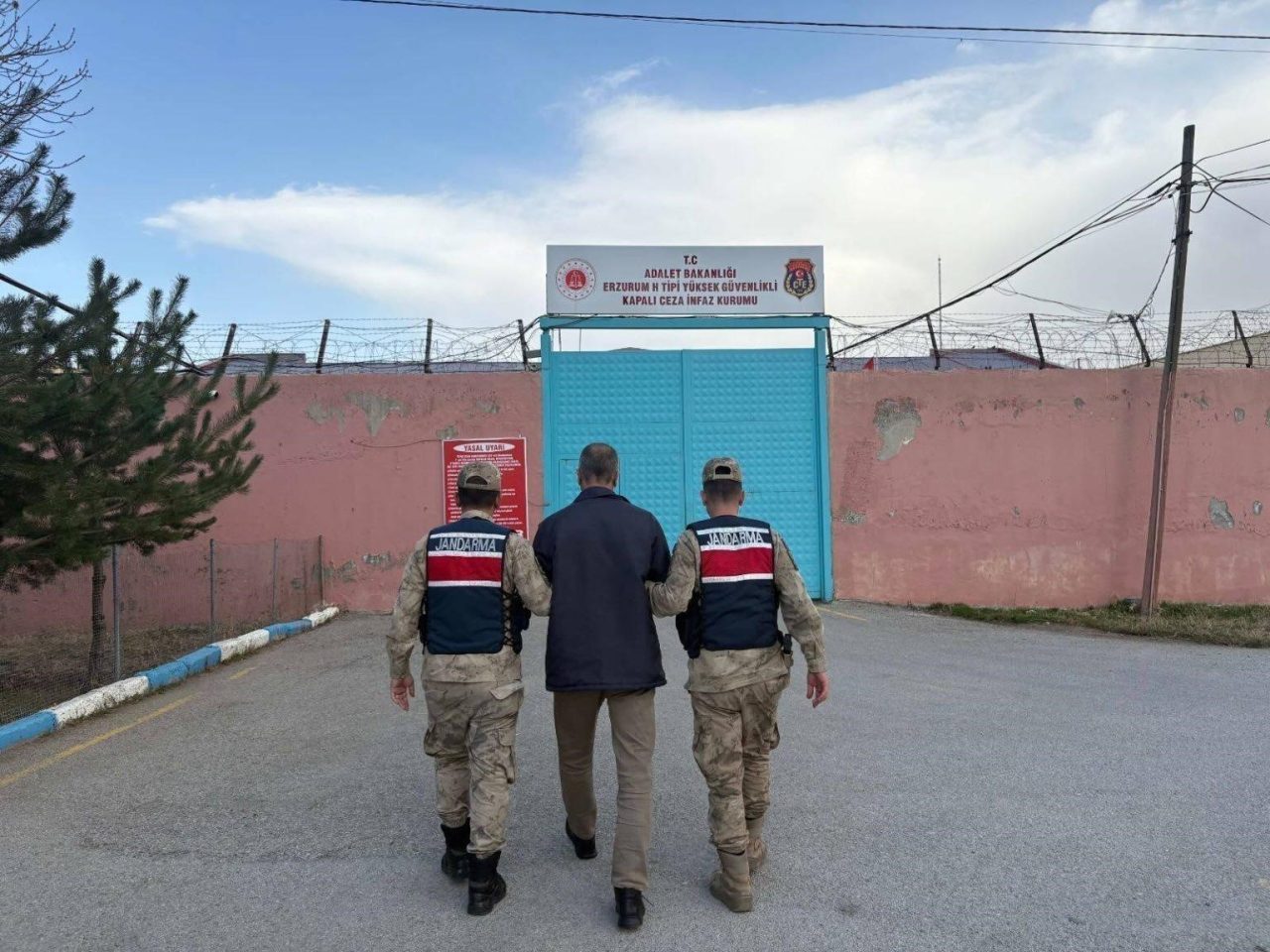 Erzurum’da hakkında 6 yıl 3 ay kesinleşmiş hapis cezası bulunan