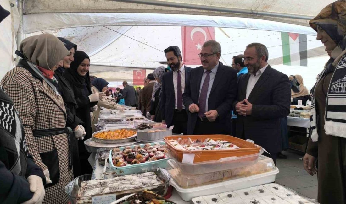 Erzurum’da Filisitin ve Gazze için Yakutiye Kent Meydanı’nda açılan hayır