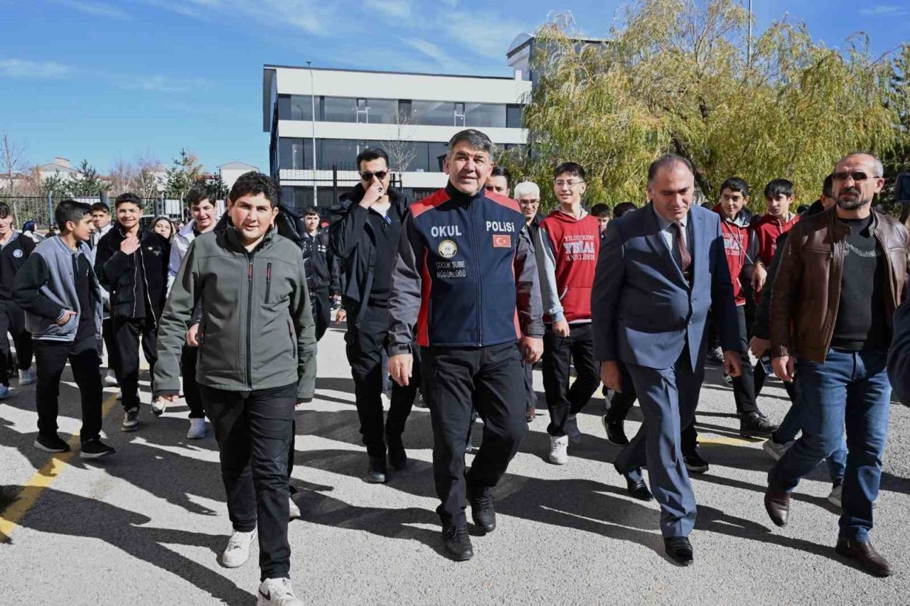 Erzurum Emniyet Müdürü Onur Karaburun, “Geleceğimizin Teminatı Çocuklarımızın Yanındayız, İyi