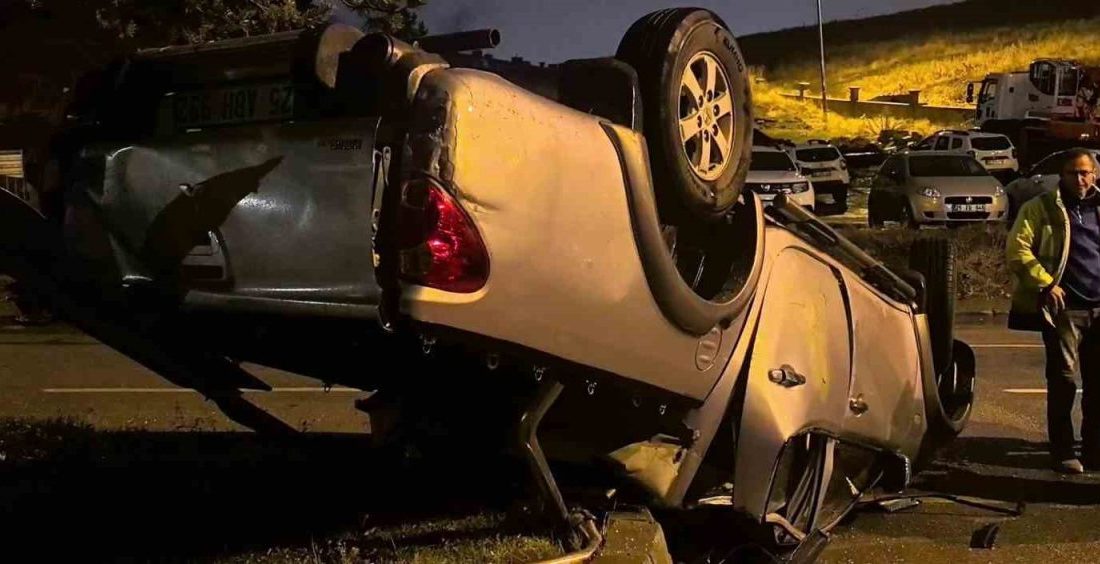 Erzurum’un Palandöken ilçesinde kamyonetin takla attığı kazada 1 kişi hafif