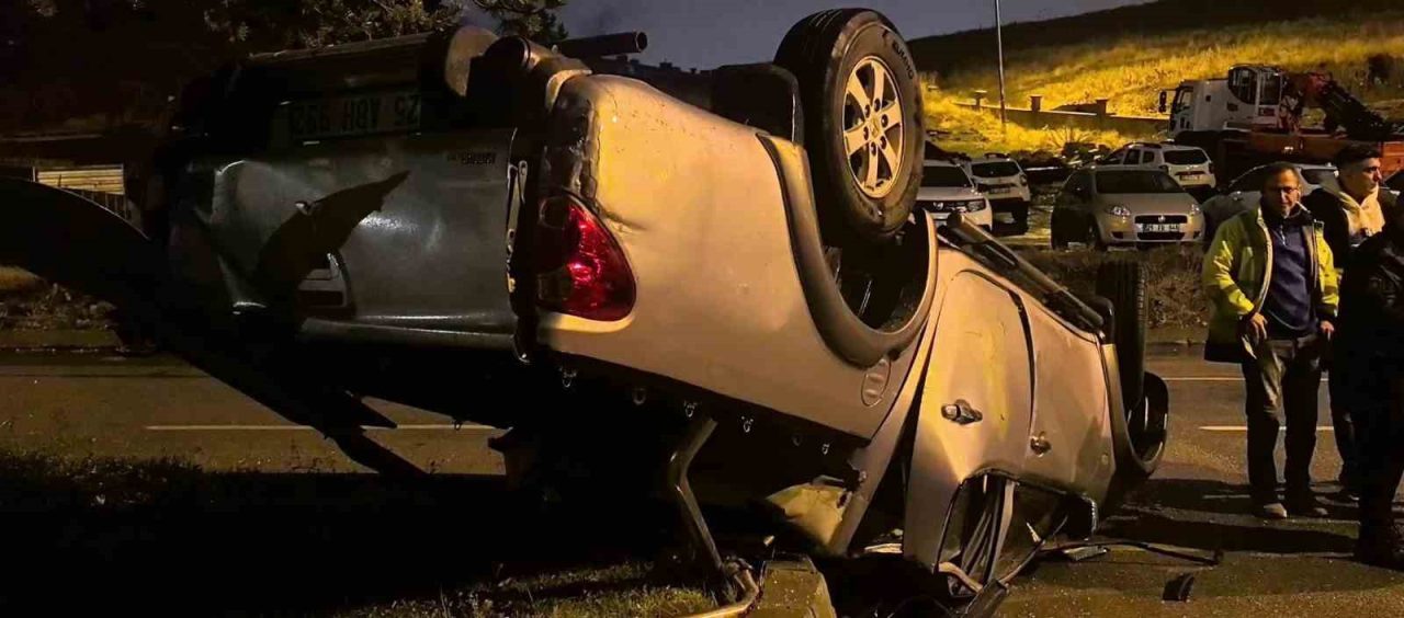 Erzurum’un Palandöken ilçesinde kamyonetin takla attığı kazada 1 kişi hafif