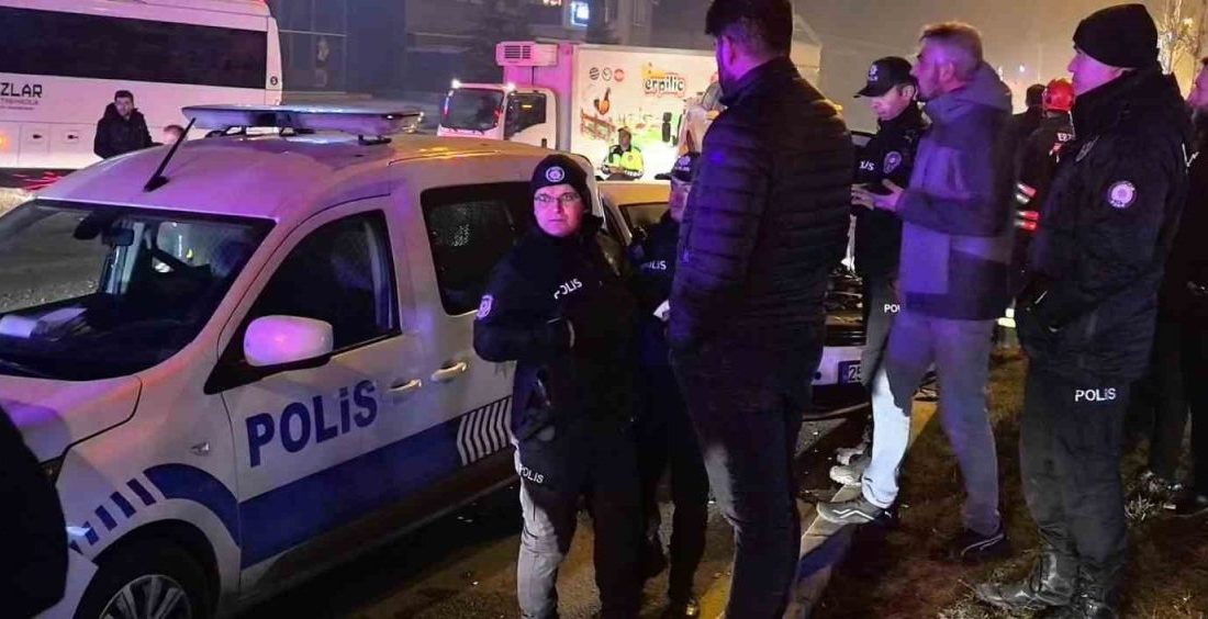 Erzurum’da meydana gelen zincirleme trafik kazasında 6 kişi yaralandı. Erzurum-Tortum