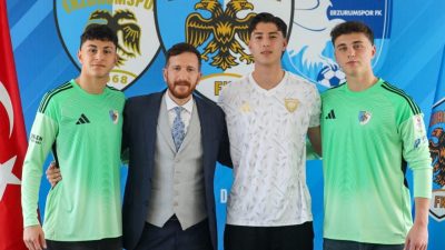 Erzurumspor FK, altyapısında bulunan üç sporcusuyla profesyonel sözleşmeye imza attı.