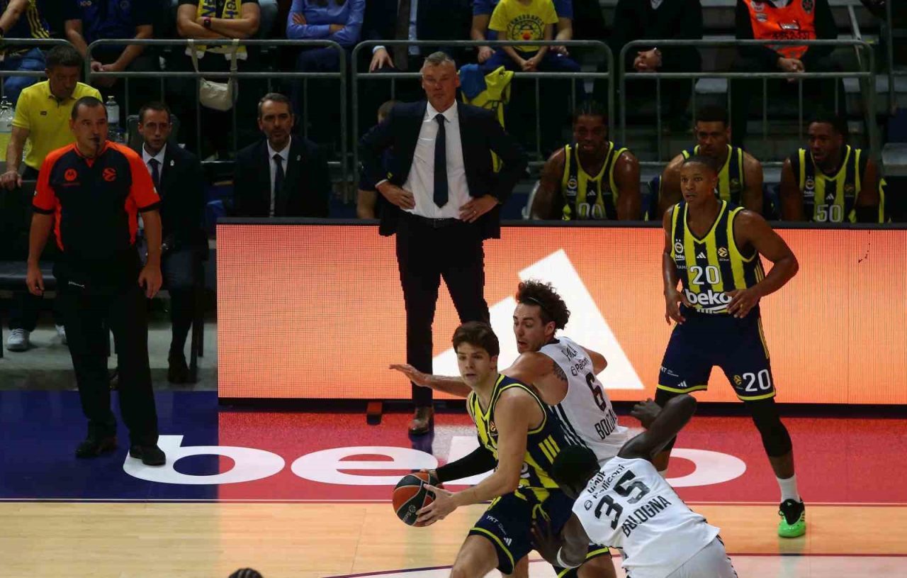 Euroleague 13. hafta maçında Fenerbahçe Beko, evinde karşılaştığı İtalyan ekibi