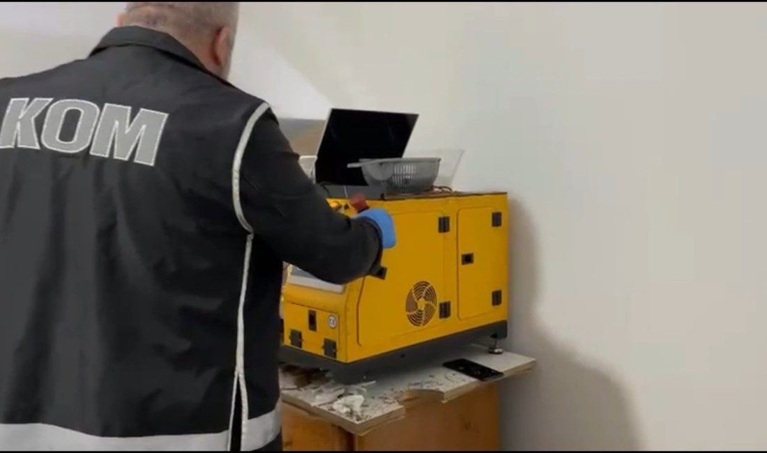 Kocaeli’de bir daireye baskın yapan ekipler, kaçak sigara imalathanesi ile