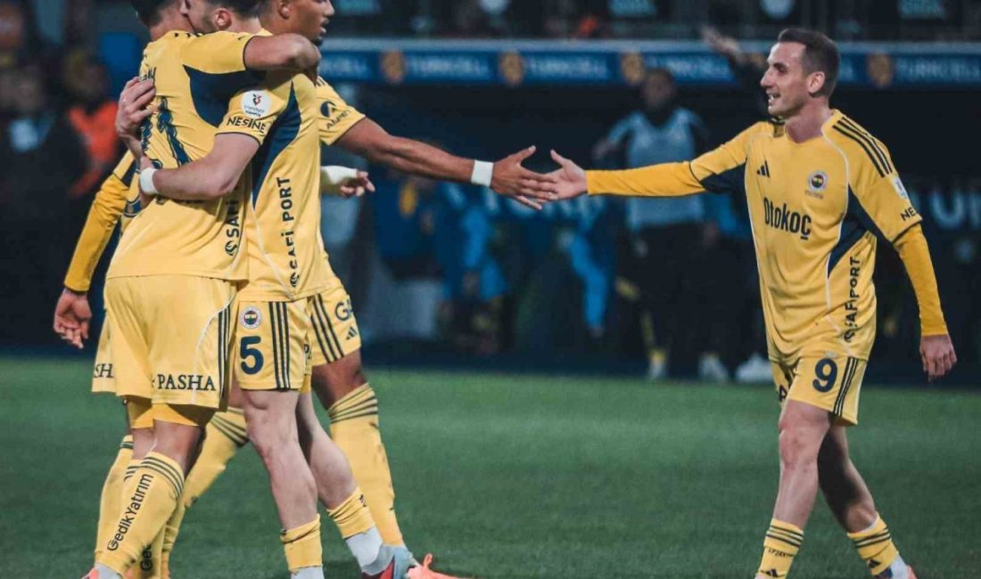 Fenerbahçe, Trendyol Süper Lig’de konuk olduğu Çaykur Rizespor’u mağlup ederken