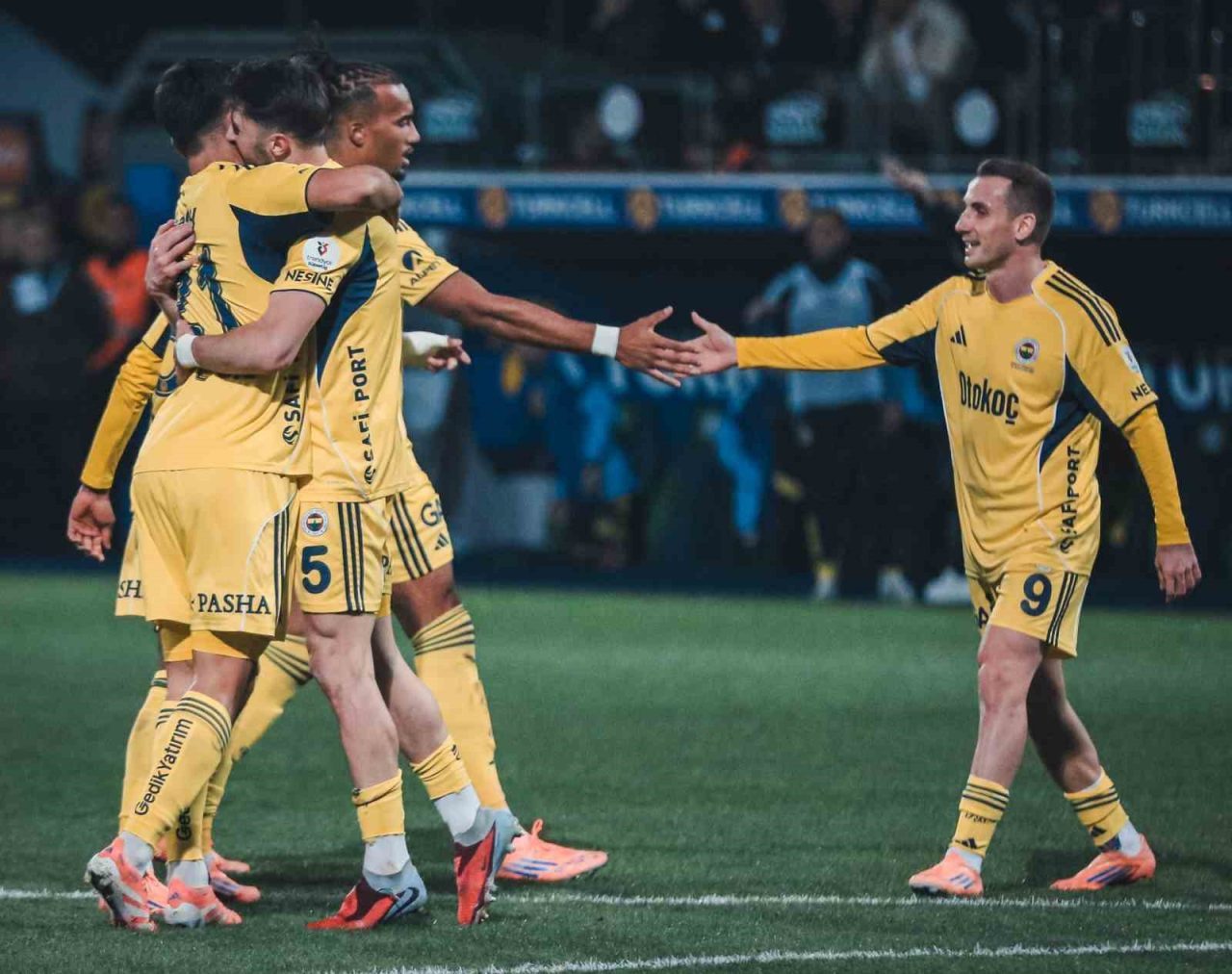 Fenerbahçe, Trendyol Süper Lig’de konuk olduğu Çaykur Rizespor’u mağlup ederken