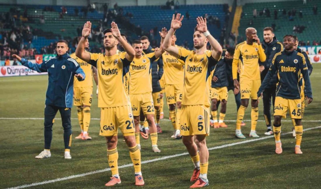 Fenerbahçe, Trendyol Süper Lig’de Çaykur Rizespor karşısında 2-0 geriye düşerken