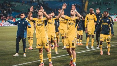 Fenerbahçe, Trendyol Süper Lig’de Çaykur Rizespor karşısında 2-0 geriye düşerken