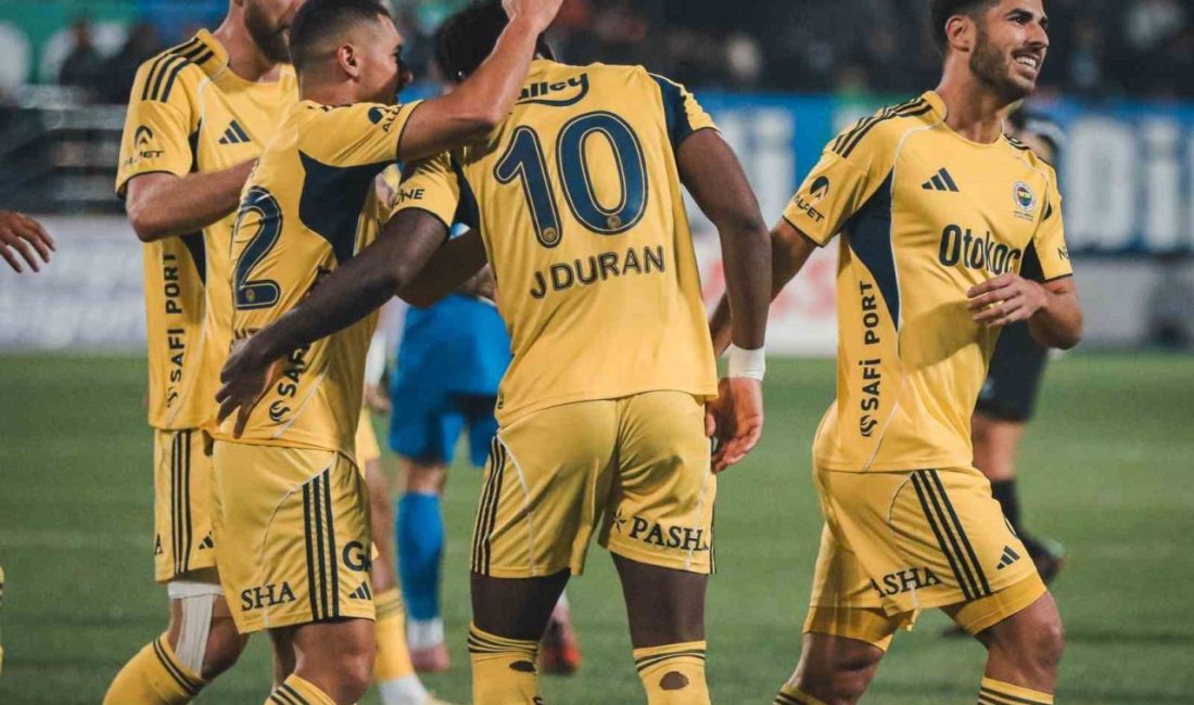 Fenerbahçe, Trendyol Süper Lig’de Çaykur Rizespor’u 5-2 yenerken rakibine karşı