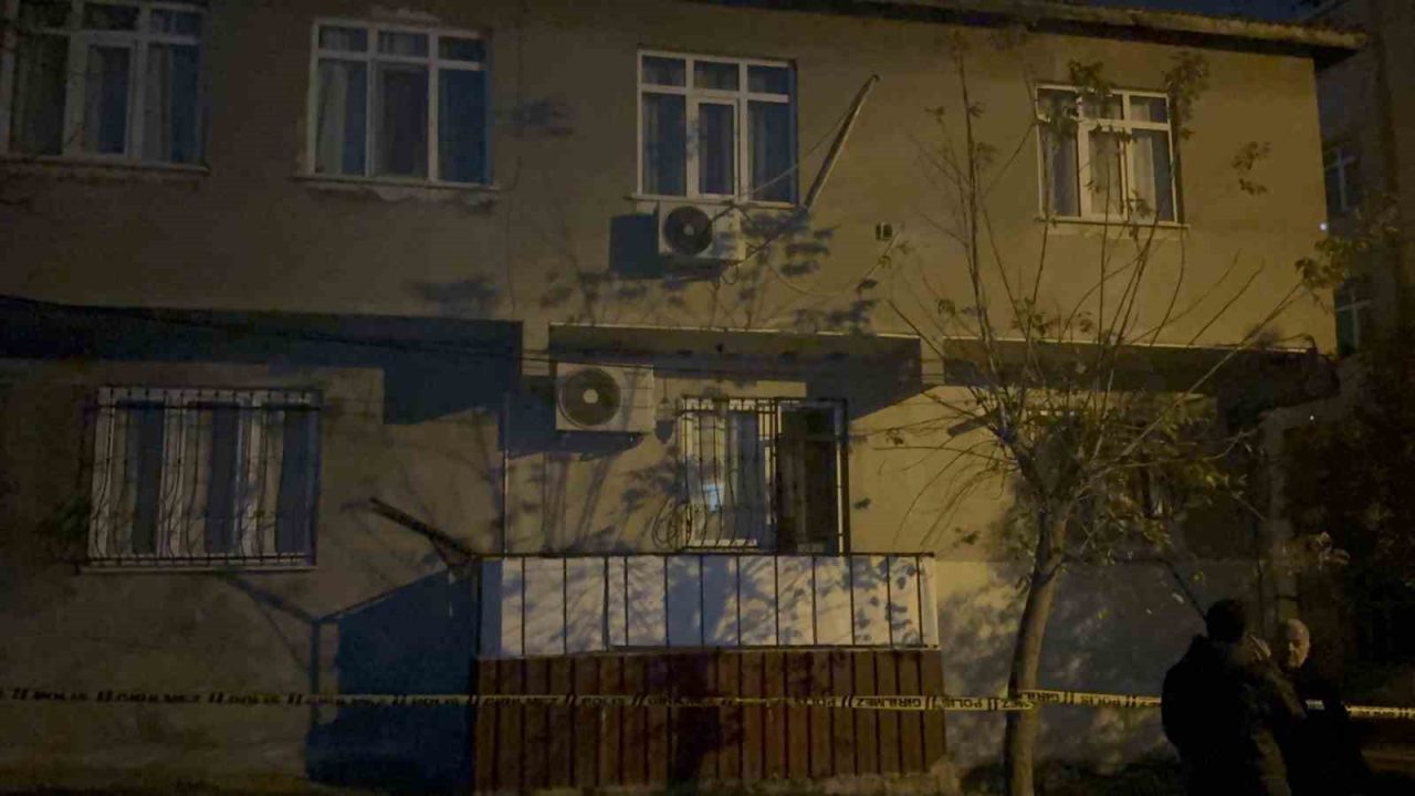 Kocaeli’nin Gebze ilçesinde 2 katlı binanın kolonlarda çatlaklar ve yapıda