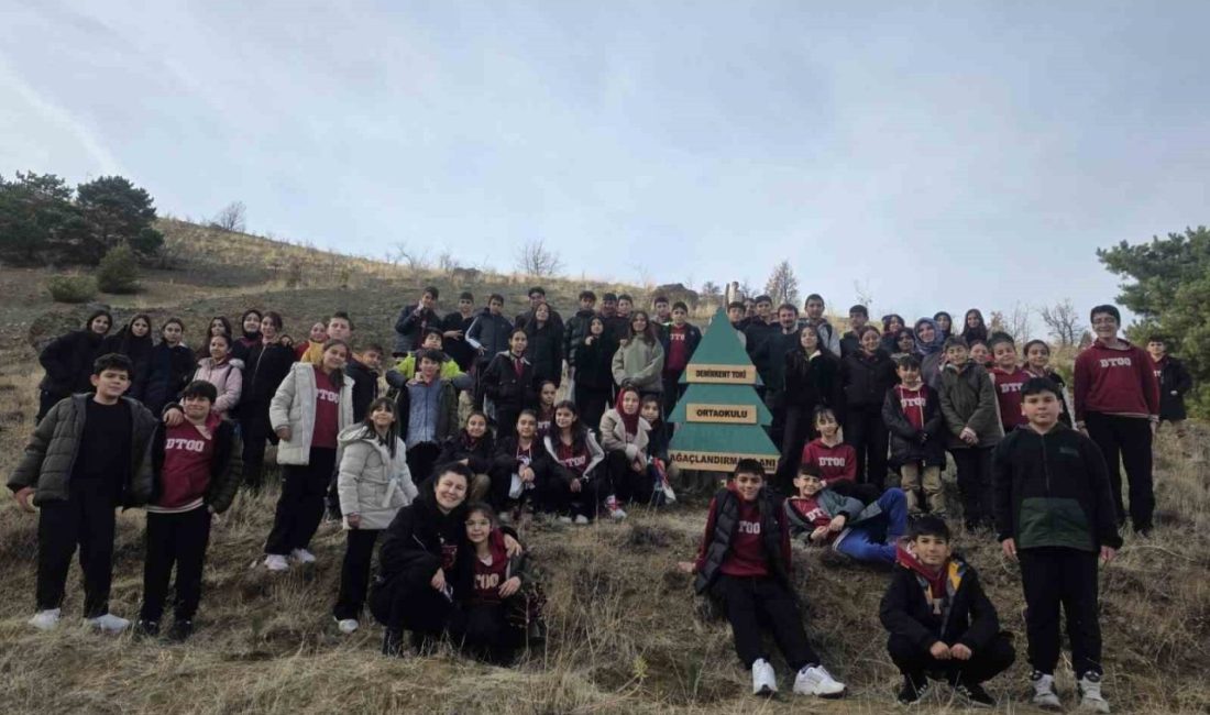 Erzincan’da Demirkent TOKİ Ortaokulu öğrencileri, “Yeşil Vatan Benim Okulum Geleceğe