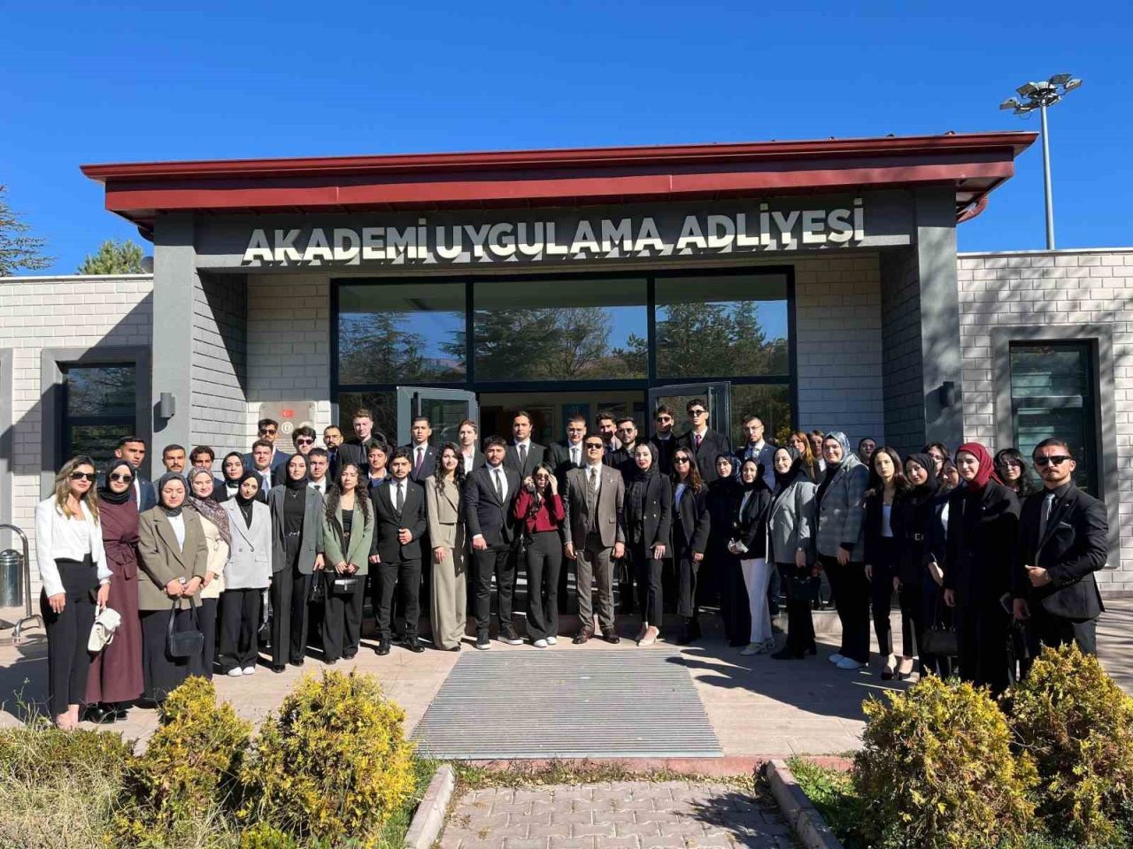 Atatürk Üniversitesi bünyesinde faaliyet gösteren İdeal Hukuk Kulübü ve Yeniler