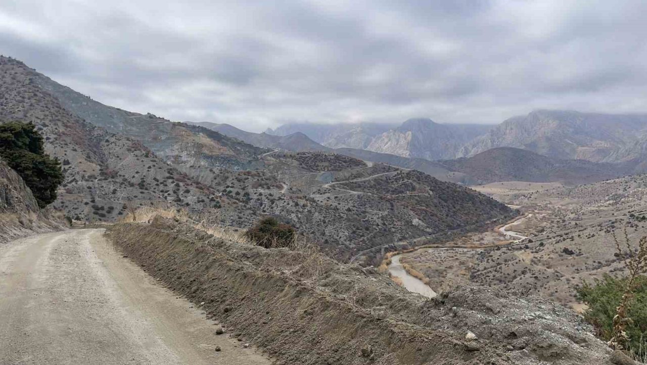 Sivas’ta bir maden ocağında meydana gelen göçük sonrası bir işçi
