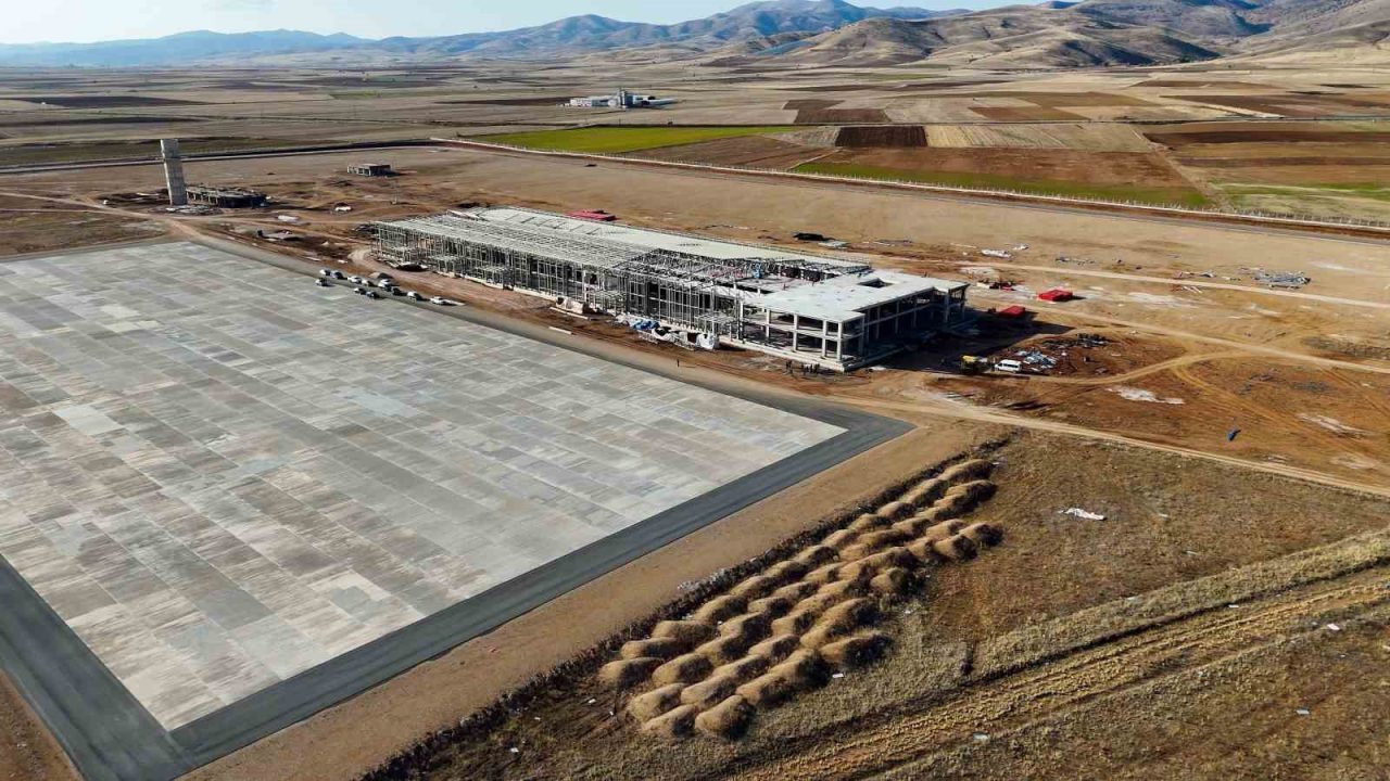 Gümüşhane Valisi Aydın Baruş, Köse ilçesinde yapımı devam eden ve