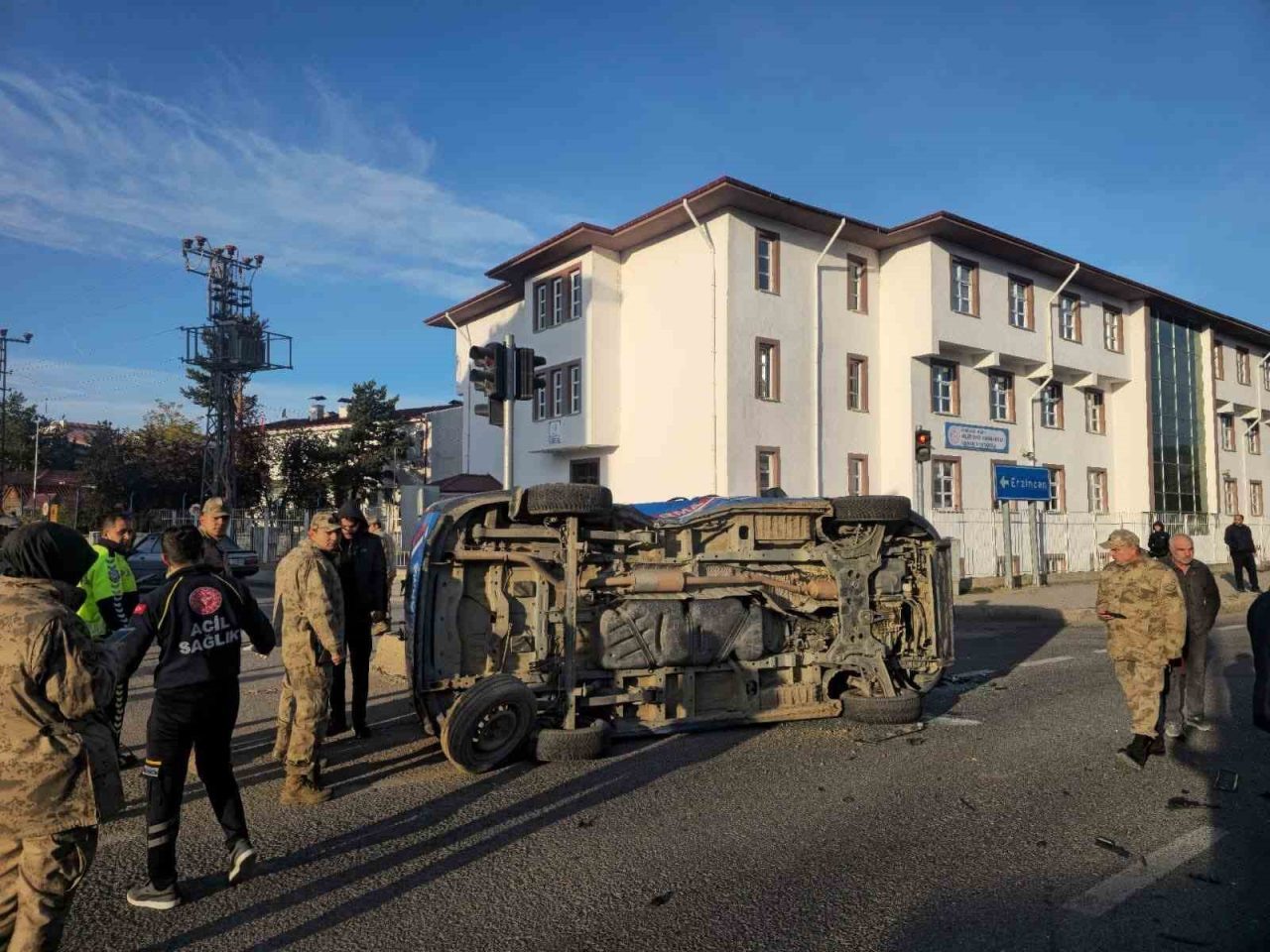 GÜMÜŞHANE (İHA) – Gümüşhane’nin Kelkit ilçesinde belediye makam aracı ile