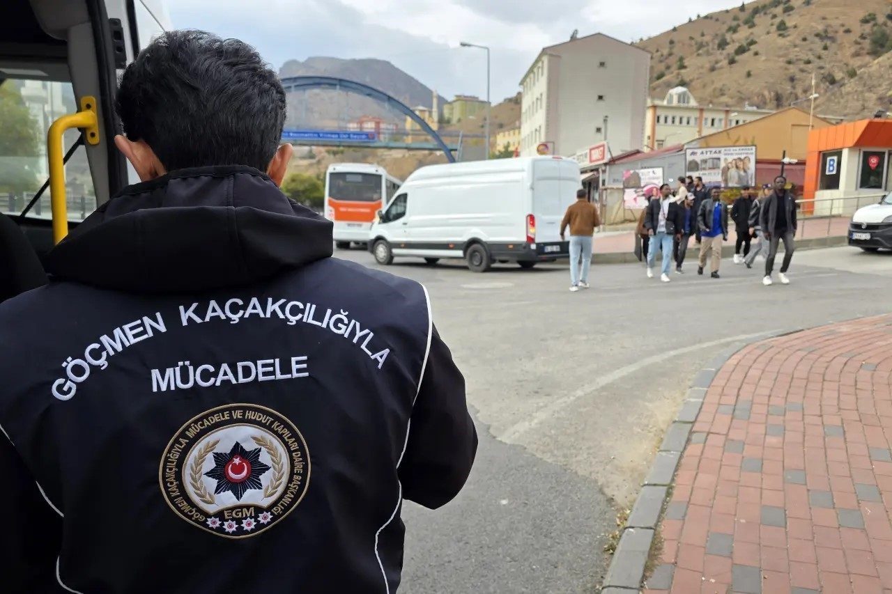 Gümüşhane Valisi Aydın Baruş, kentte düzensiz göçle mücadele kapsamında yapılan