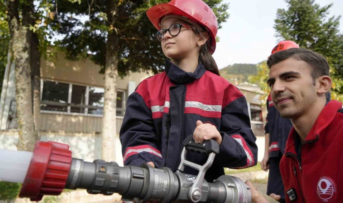 Gümüşhane Üniversitesi Kürtün Meslek Yüksekokulu’nda başlatılan ‘Gençlik İtfaiyesi’ projesiyle çocuklara