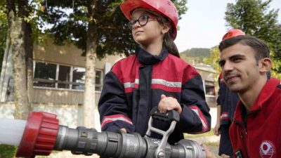 Gümüşhane Üniversitesi Kürtün Meslek Yüksekokulu’nda başlatılan ‘Gençlik İtfaiyesi’ projesiyle çocuklara