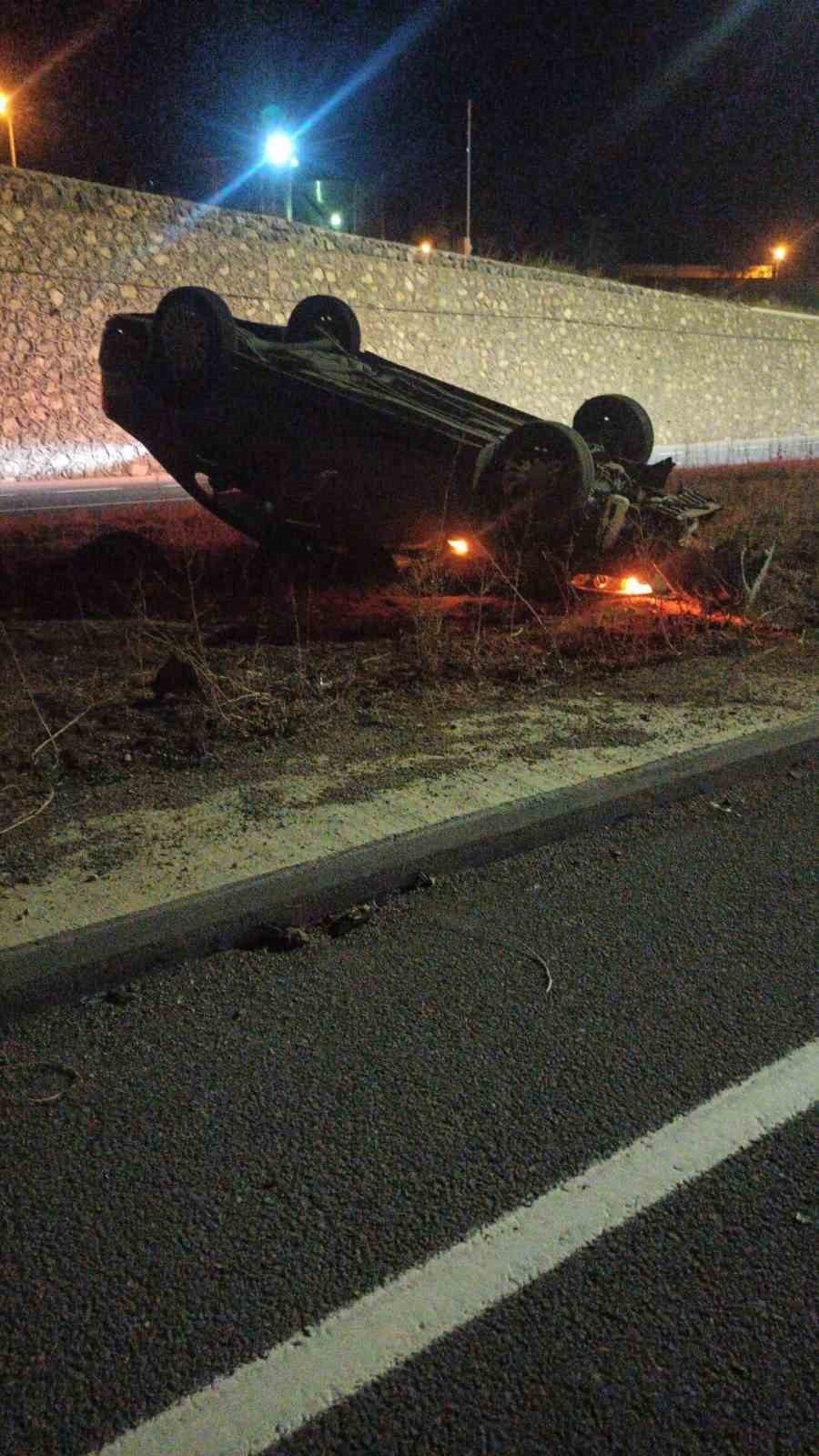 Gümüşhane’nin Bahçeli beldesinde kontrolden çıkan otomobilin ters döndüğü kazada sürücü