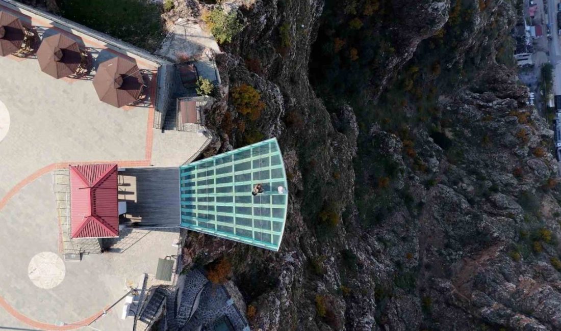 Gümüşhaneli müzik öğretmeni ve besteci Avşar Şahinkaya, memleketinin tarihi ve