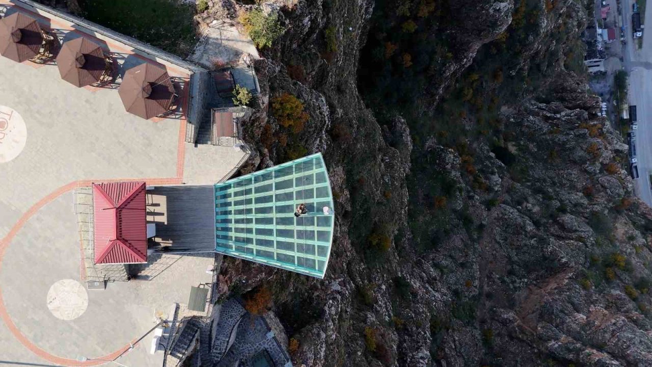 Gümüşhaneli müzik öğretmeni ve besteci Avşar Şahinkaya, memleketinin tarihi ve