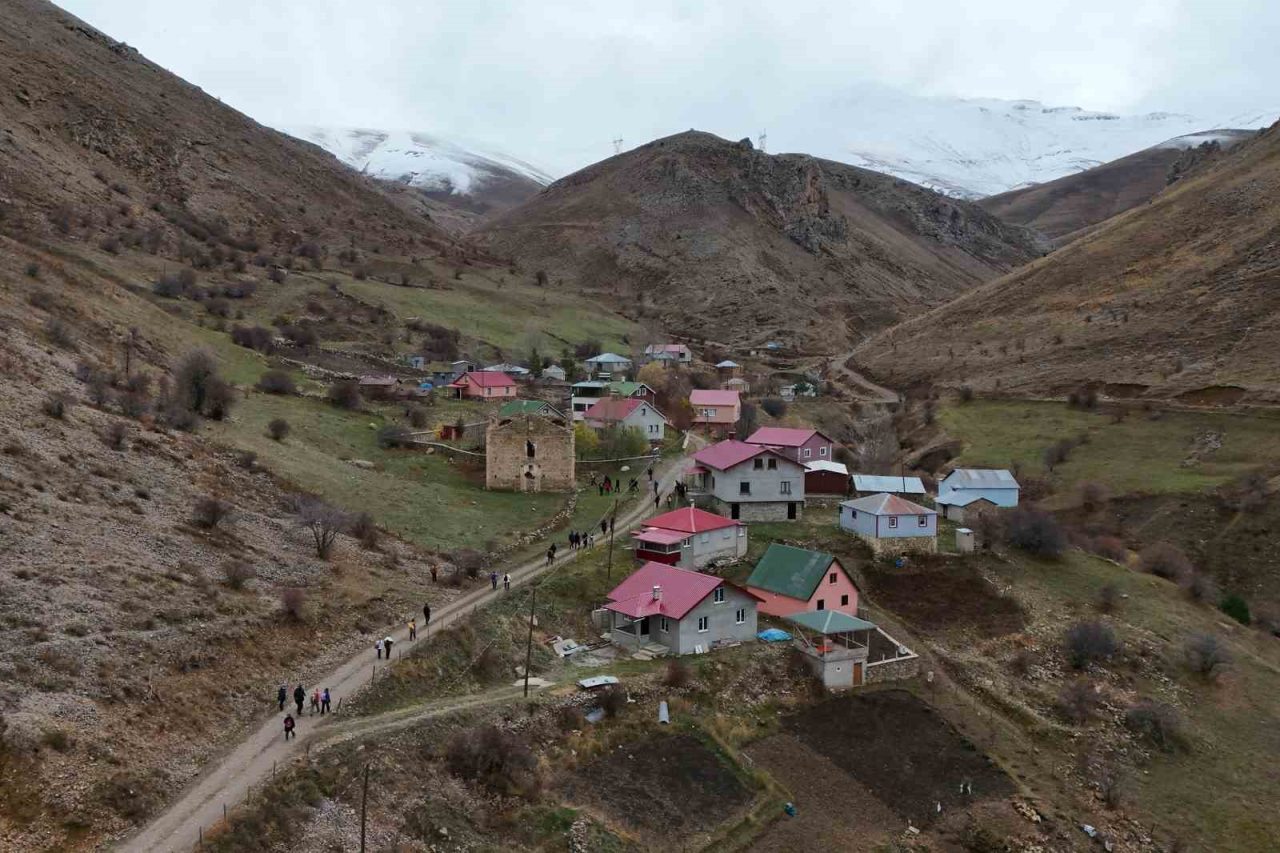 Gümüşhane’de 71 doğa sever Türkiye’nin tescilli “50 Düş Patikası” rotasında