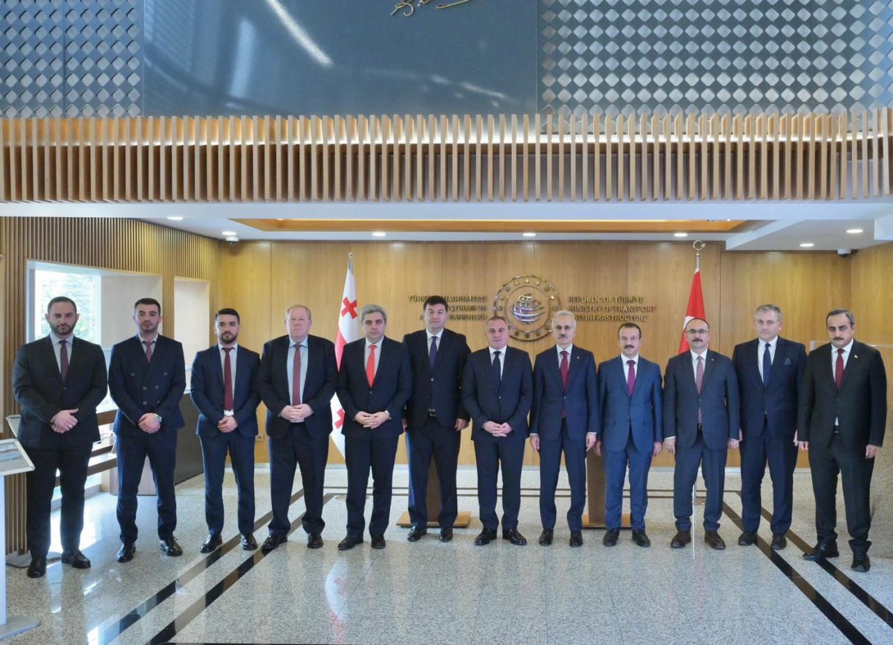 Ulaştırma ve Altyapı Bakanı Abdulkadir Uraloğlu, Gürcistan Altyapı Bakanı Revaz