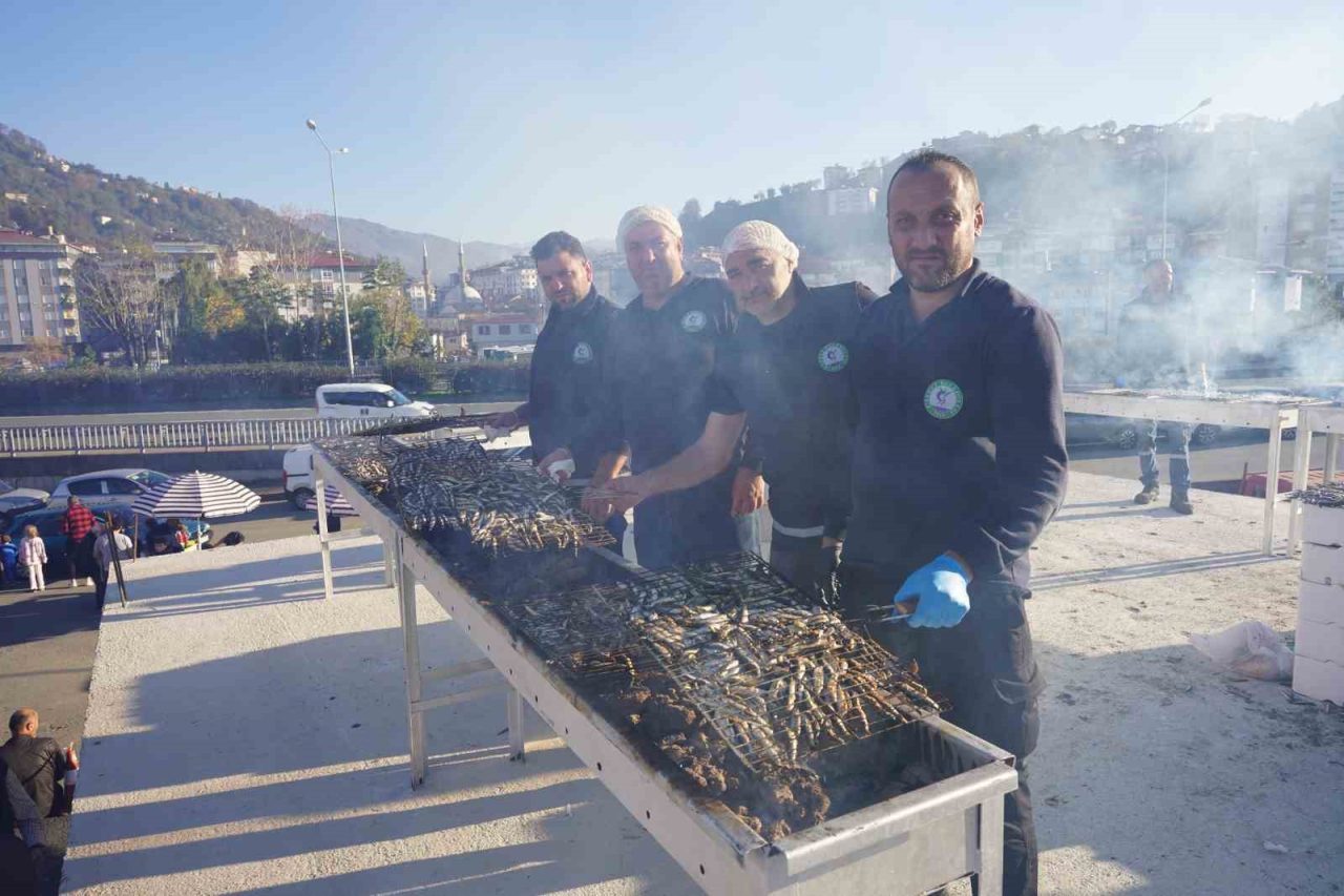 Bu yıl üçüncüsü düzenlenen Çayeli Hamsi Festivali, bol hamsi, güzel
