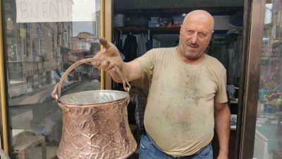 Rize’de 66 yaşındaki Dursun Ali Nuroğlu, kaybolmaya yüz tutan bakır