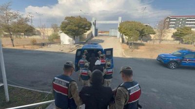 Erzurum’un Horasan ilçesinde kaçak kazı yapan şahıslara yönelik Jandarma ekiplerince