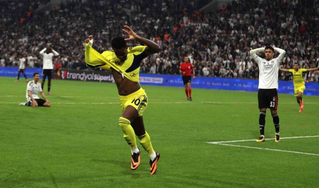 Fenerbahçe’nin Kolombiyalı forveti Jhon Duran, sakatlığı nedeniyle sürecin uzun olduğunu