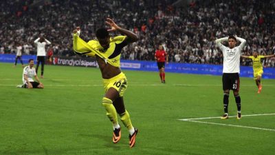 Fenerbahçe’nin Kolombiyalı forveti Jhon Duran, sakatlığı nedeniyle sürecin uzun olduğunu