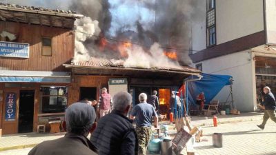 Trabzon’un Çaykara ilçe merkezinde bugün öğle saatlerinde bir kalaycı dükkanında