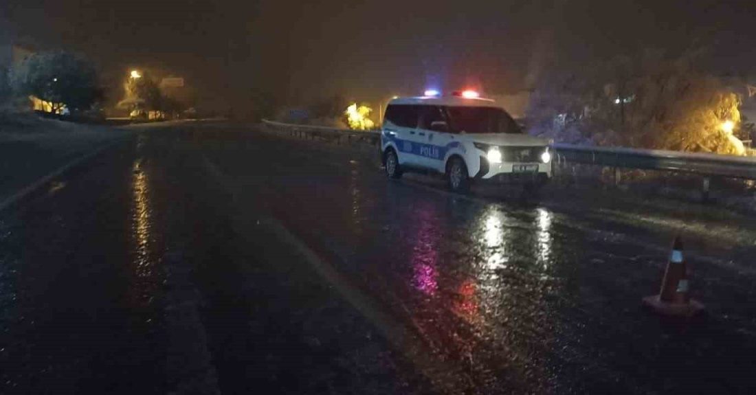 Sivas’ta akşam saatlerinde etkisini artıran yoğun kar ve tipi hayatı