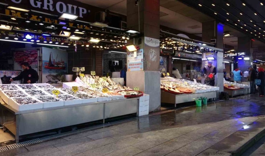 Karadeniz’de son 35 yılın en bereketli hamsi sezonu yaşanıyor. Hamsi