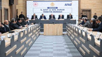 İçişleri Bakan Yardımcısı Münir Karaloğlu, hayvan bakımevlerinin yemek artıklarından kendi