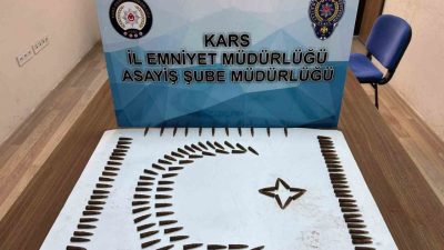 Kars’ta polisin düzenlendiği eşzamanlı operasyonlarda çok sayıda silah ve mühimmat
